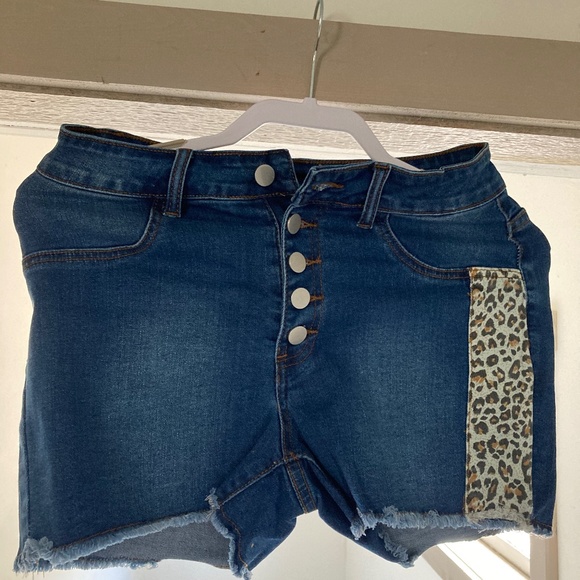 2 pair of SHEIN Women’s Denim Shorts Size 29 Medium Brand New - Picture 1 of 3